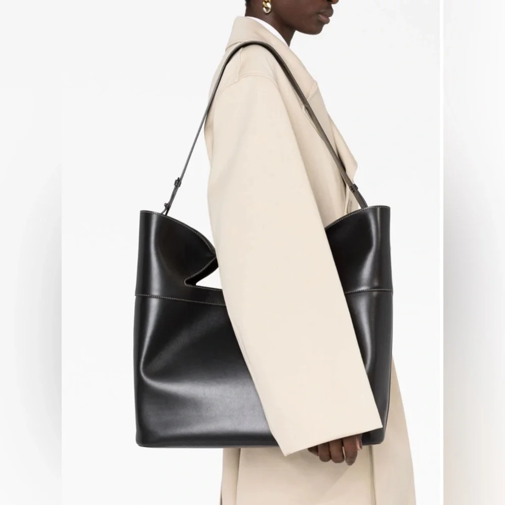 Alexander Mcqueen Black Leather The Bow Bag $2590 - Picture 10 of 14